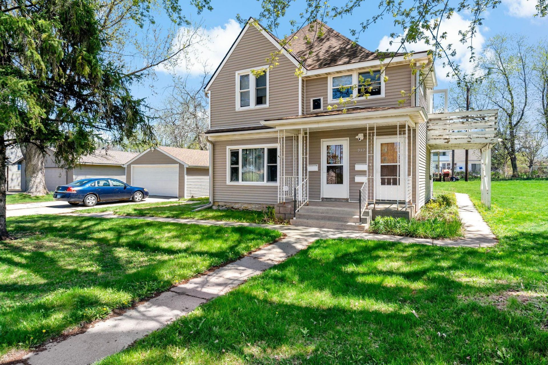 932 Summit Avenue , Saint Paul Park, MN 55071