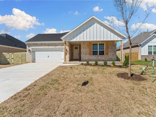 1902 Edwards Street , Pea Ridge, AR 72751
