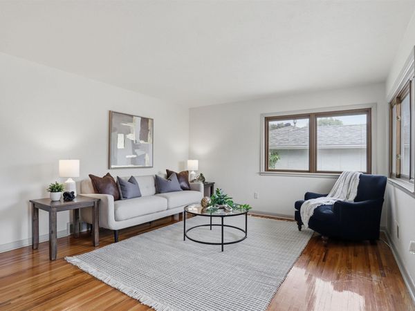921 S Marday Ave, Sioux Falls, SD 57103