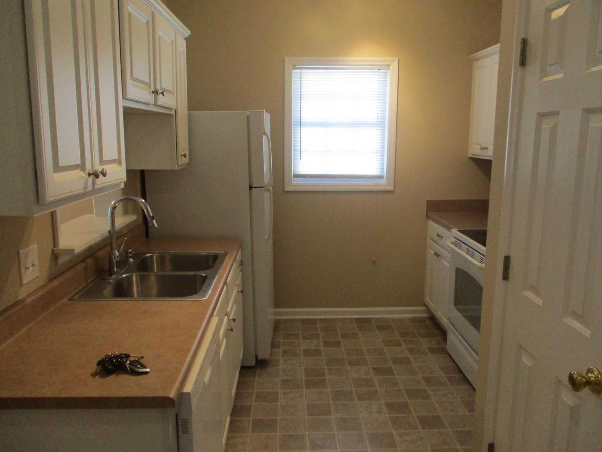 2060 Cross Gate Blvd. Photo 5