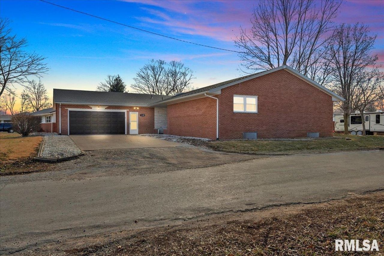 1136 Henkle Drive, Pawnee, IL 62558 Main Photo