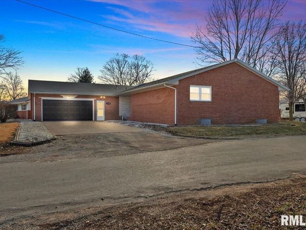 1136 Henkle Drive, Pawnee, IL 62558