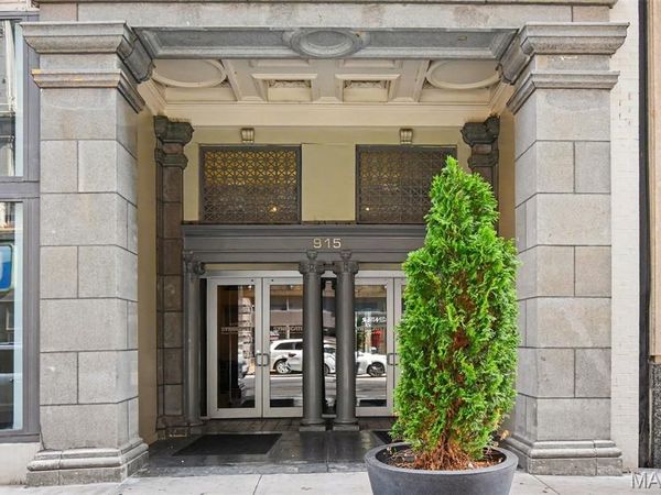 915 Olive Street , Unit 1002, St Louis, MO 63101