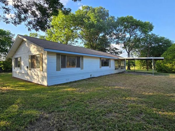 906 W Main Street , Richland, TX 76681