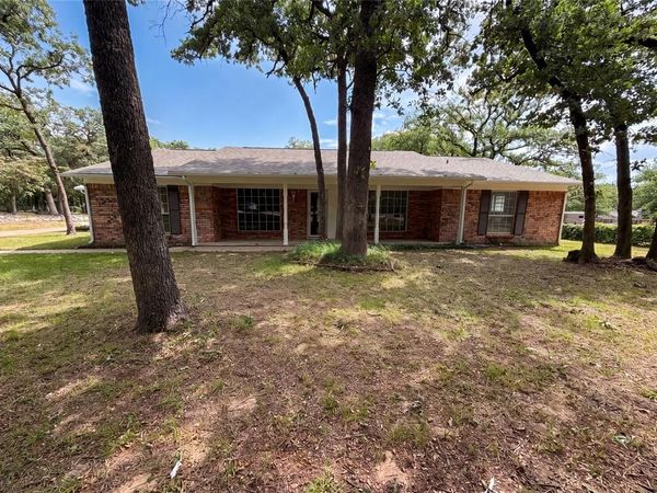 1014 Yvonne Drive, Joshua, TX 76058