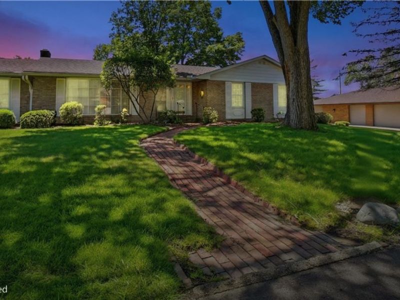 426 Coventry Circle , Zanesville, OH 43701 Photo 2
