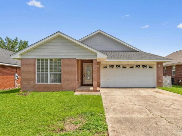 28 Easton St, Cantonment, FL 32533