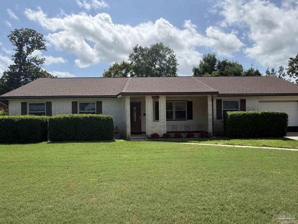5861 Leesway Blvd, Pensacola, FL 32504