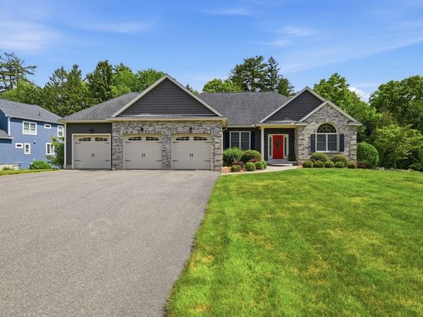 25 Pondview Dr, East Longmeadow, MA 01028