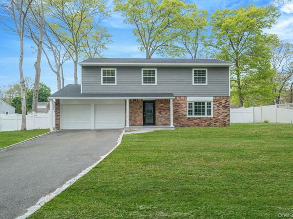 6 Barclay Drive , Coram, NY 11727