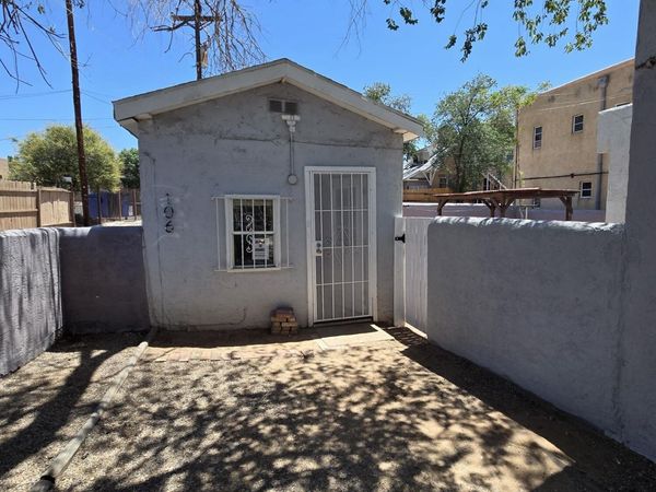 110 Mesa Street SE, Albuquerque, NM 87106