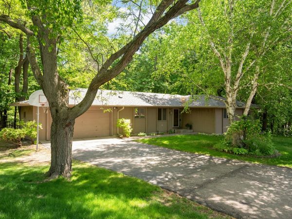 400 Cimarron Circle , Chanhassen, MN 55317