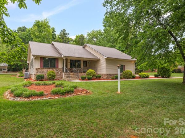 104 Willowbrook Drive , Thomasville, NC 27360