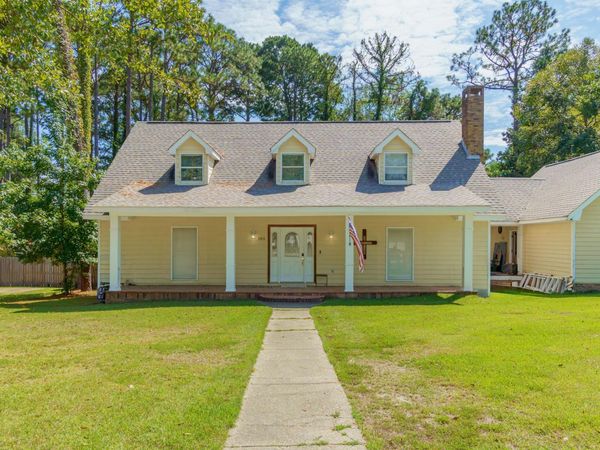 101 Pinewood Dr., Hattiesburg, MS 39402