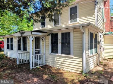 21 CHAMBERLAYNE STREET, COLONIAL BEACH, VA 22443