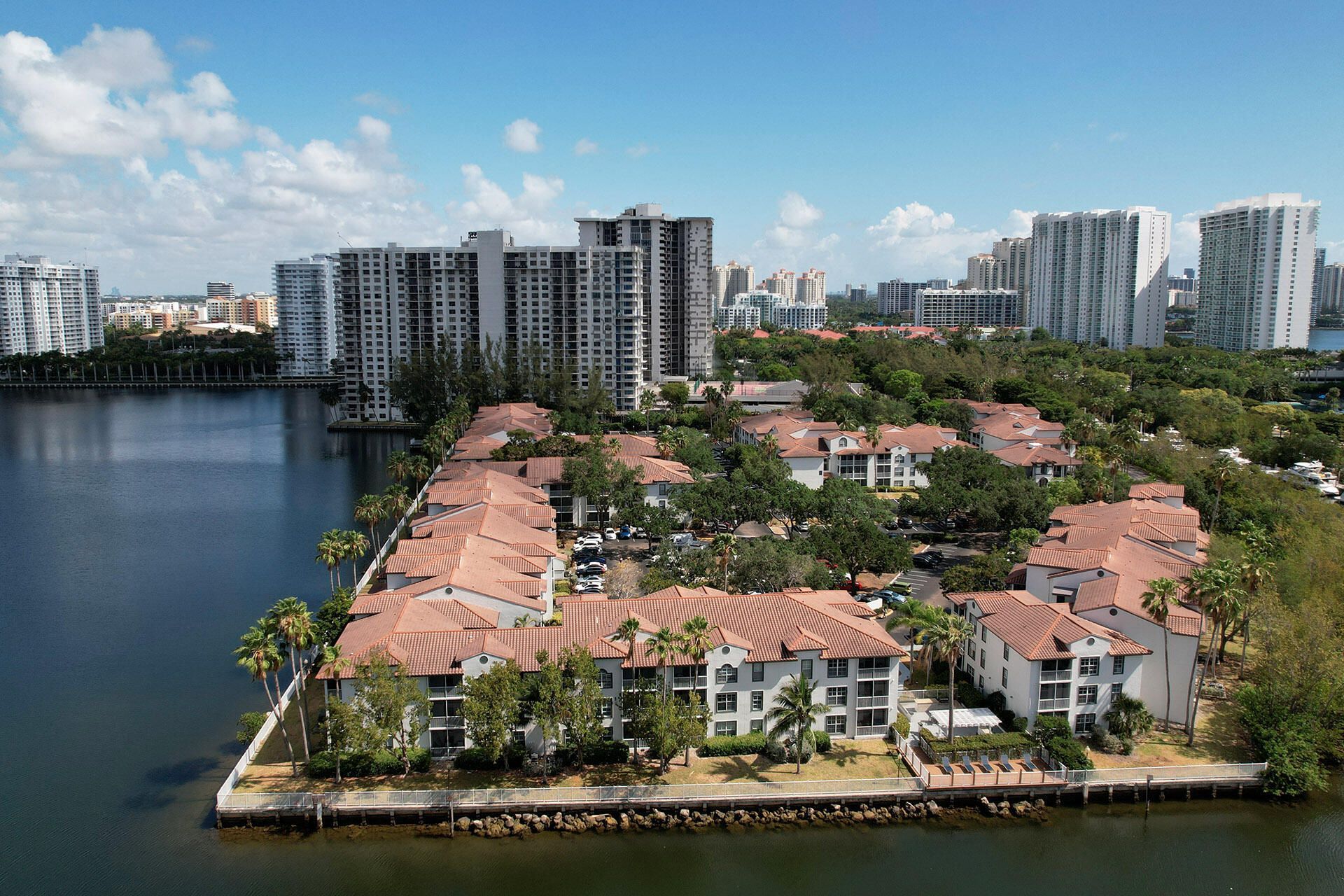 17900 NE 31st Court, Unit 3201, Aventura, FL 33160 Photo