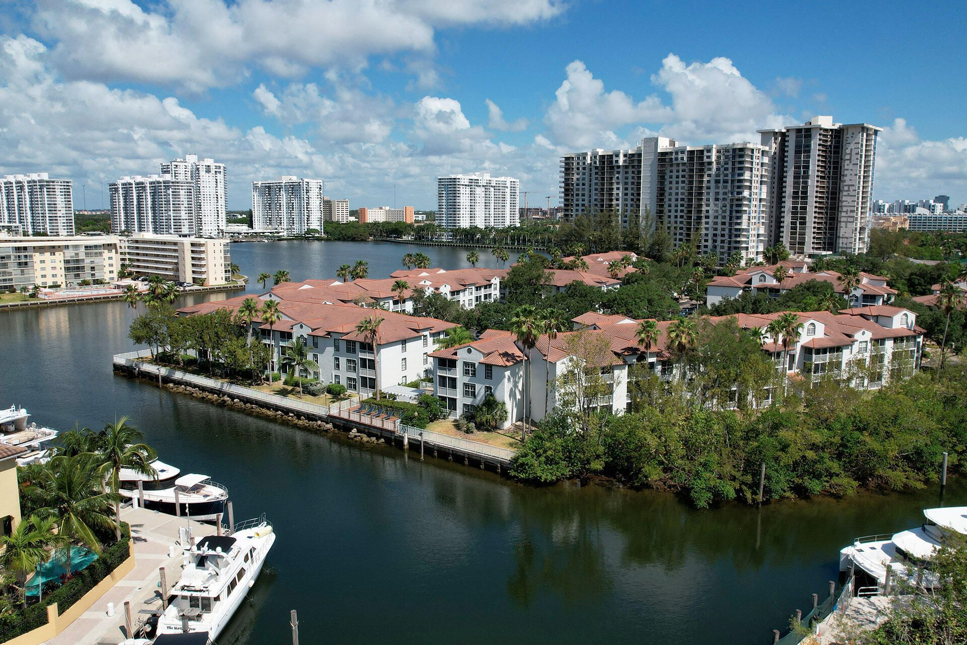 17900 NE 31st Court, Unit 3201, Aventura, FL 33160 Photo
