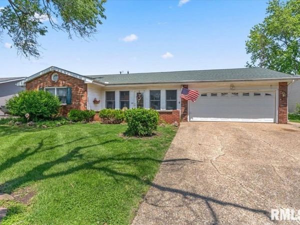 1208 PINE Lane, Auburn, IL 62615