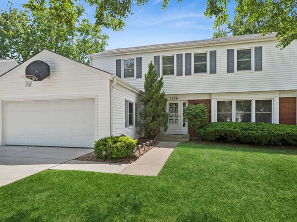 1380 Logsdon Lane, Buffalo Grove, IL 60089
