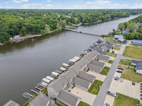 12368 N Bridgeview Drive, Unit 5, Monticello, IN 47960