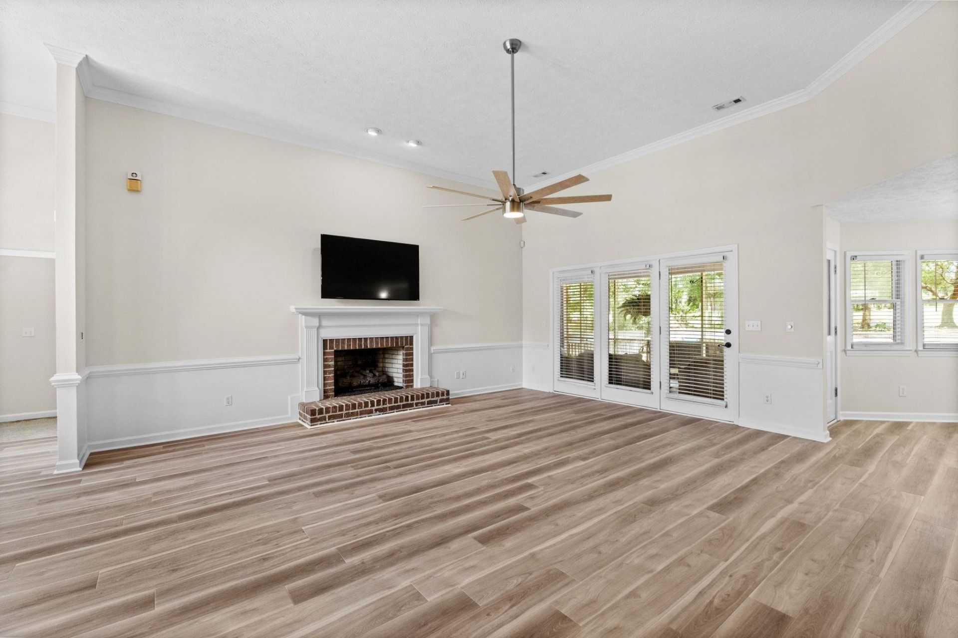 4015 River Hills Dr.  Photo 4