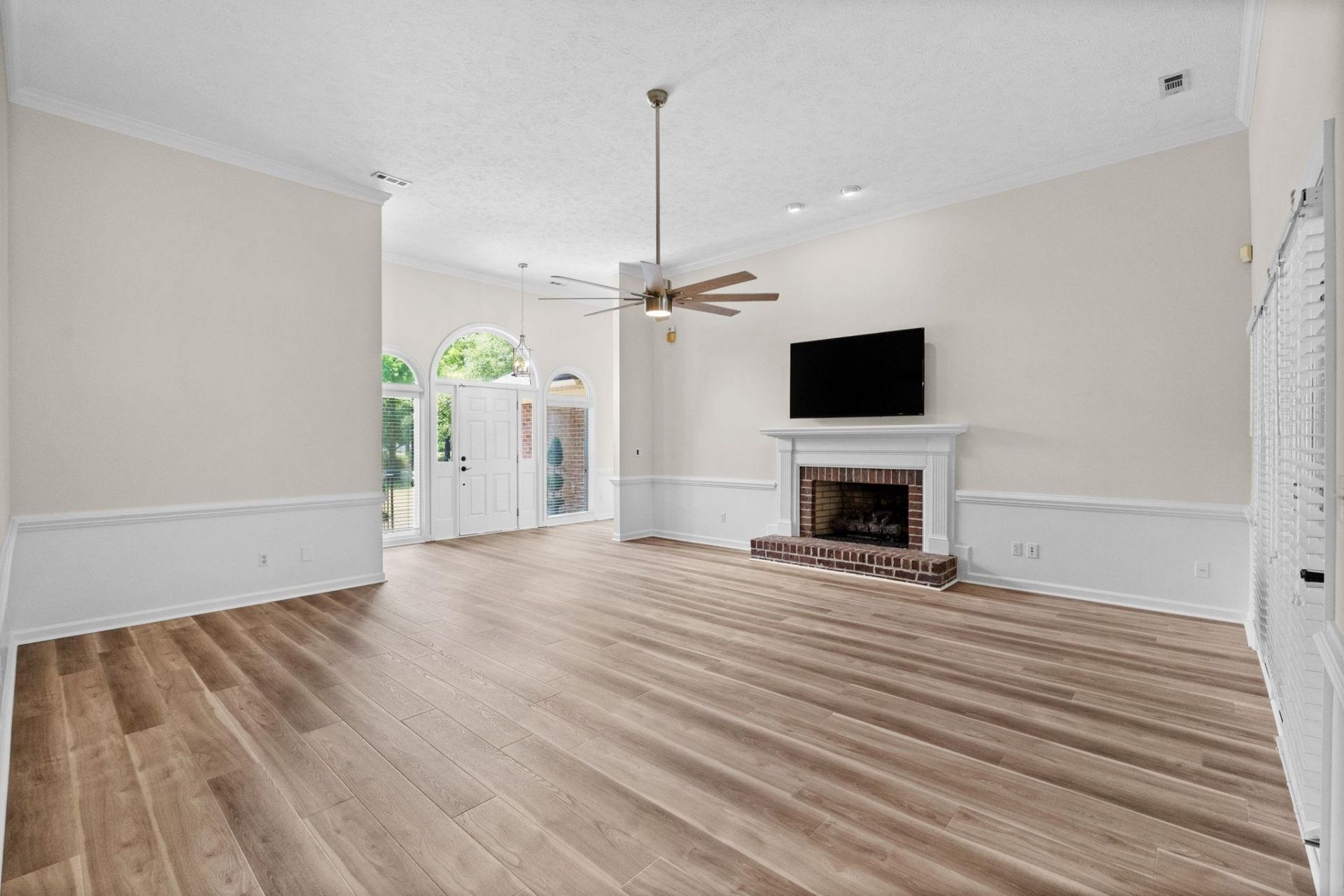 4015 River Hills Dr.  Photo 5