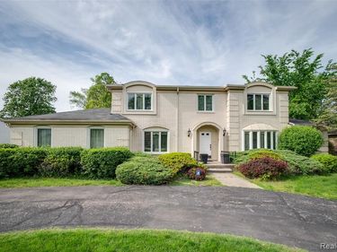 22640 Coventry Woods Lane , Southfield, MI 48034