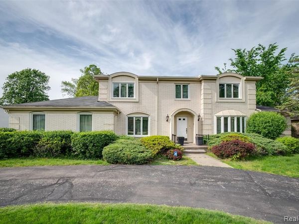 22640 Coventry Woods Lane, Southfield, MI 48034