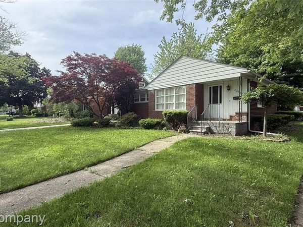 20015 Lochmoor Street , Harper Woods, MI 48225