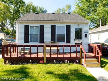 20334 E 8 Mile Road , Harper Woods, MI 48225