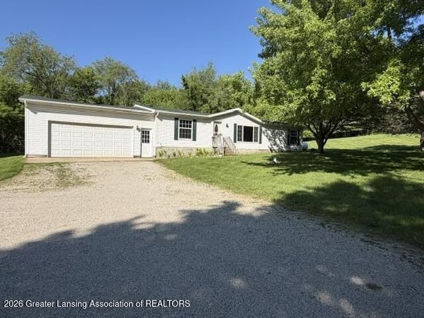 1120 Fairview Highway, Charlotte, MI 48813