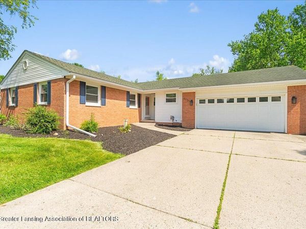 4131 Driftwood Drive, DeWitt, MI 48820