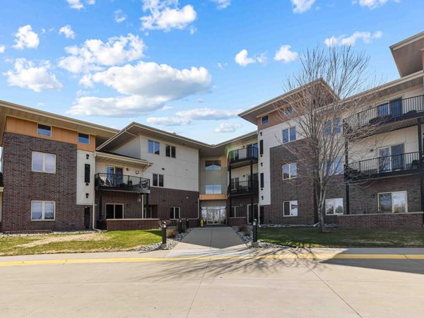 3200 11th Street S, Unit 220, Fargo, ND 58104