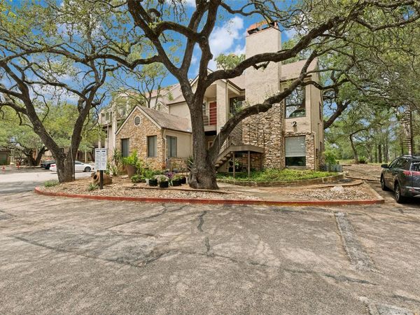 6810 Deatonhill DR, Unit 204, Austin, TX 78745