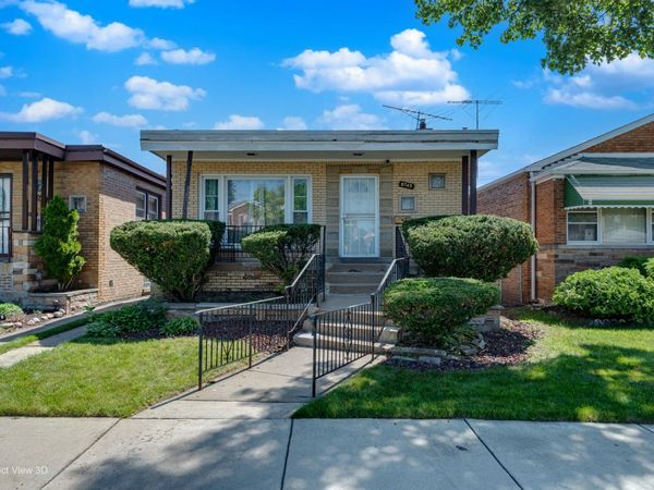 8745 S Euclid Avenue, Chicago, IL 60617