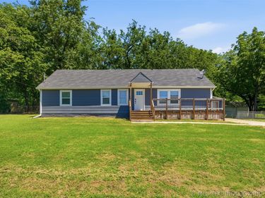605 NE 6th Street , Wagoner, OK 74467