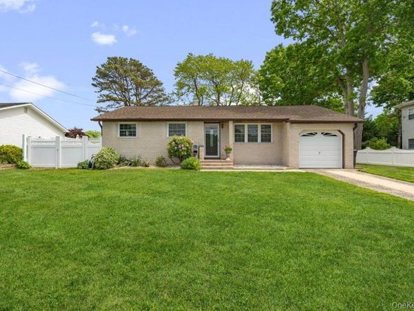 173 Loop Drive , Sayville, NY 11782
