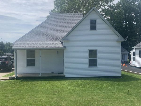 149 S GRAND Avenue, Jacksonville, IL 62650