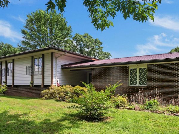 3940 Gilead Church Road, Simpson, IL 62985