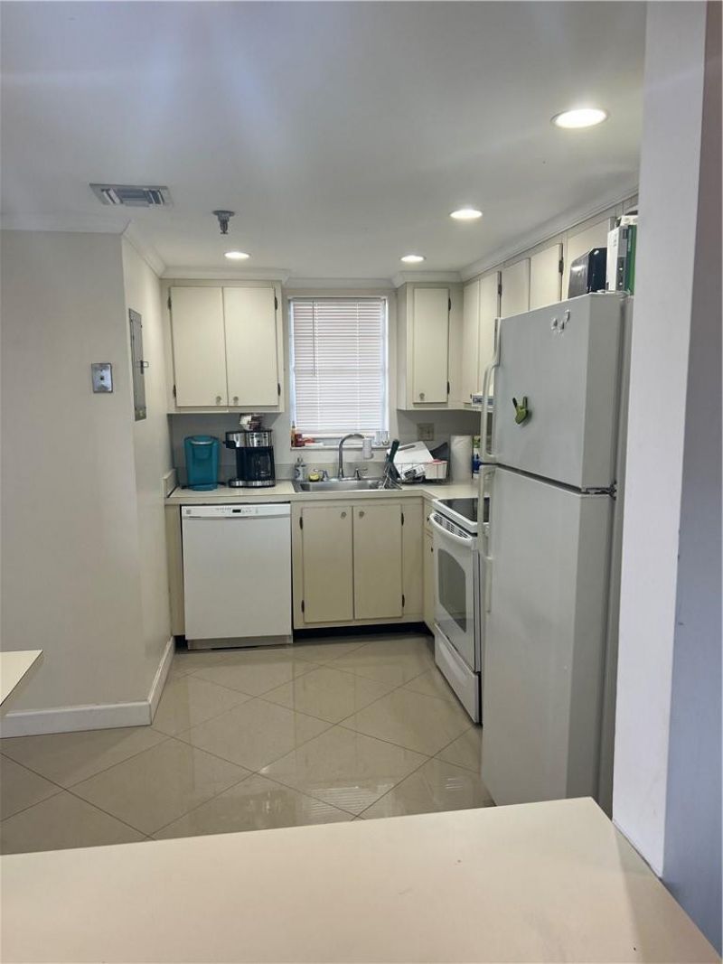 3001 W Rolling Hills Circle, Unit 710, Davie, FL 33328 Photo