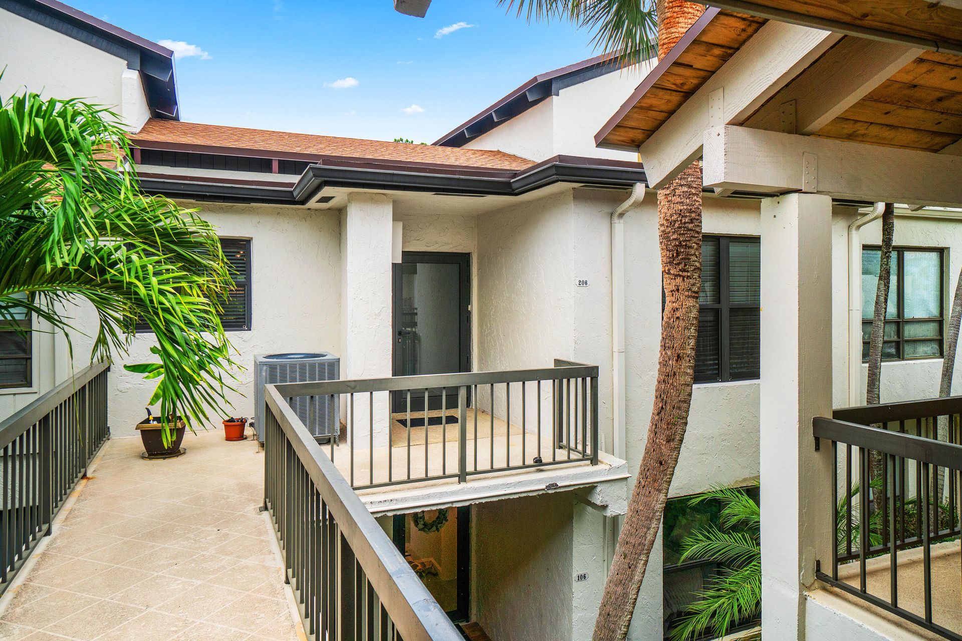 830 Greensward Court, Unit 206-h, Delray Beach, FL 33445 Photo