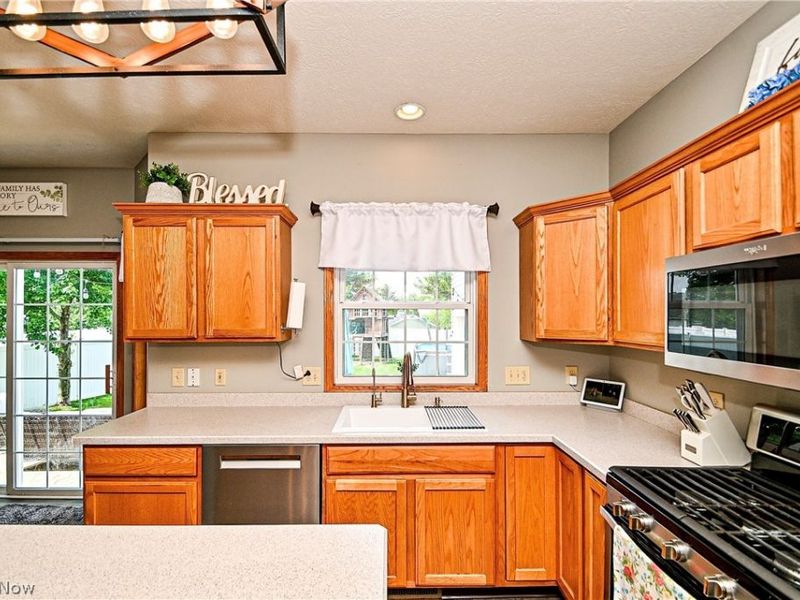 1295 Cheverton Avenue , Louisville, OH 44641 Photo 10