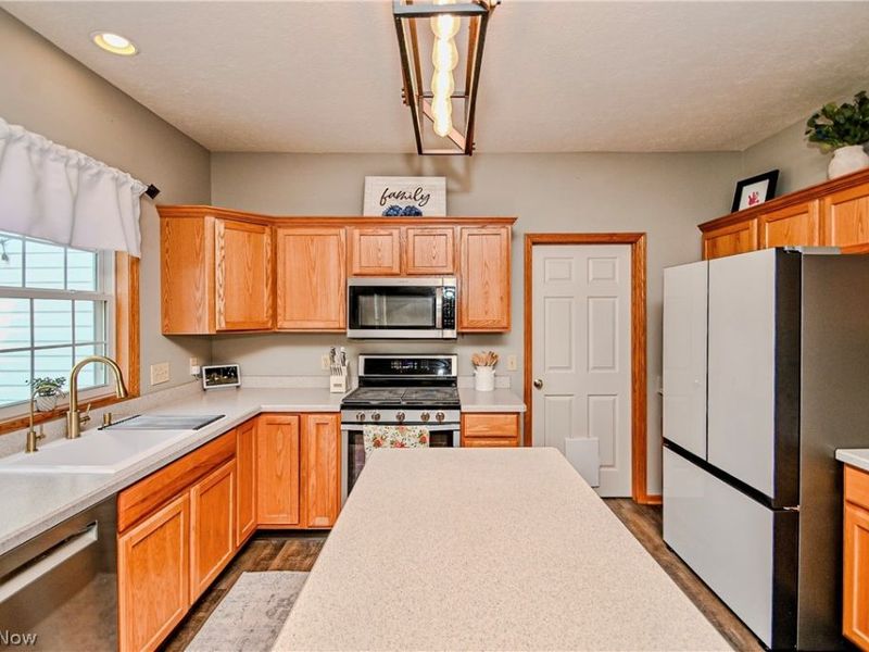1295 Cheverton Avenue, Louisville, OH 44641 Photo 12