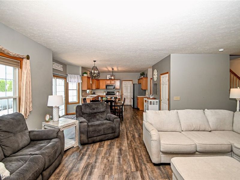 1295 Cheverton Avenue , Louisville, OH 44641 Photo 14
