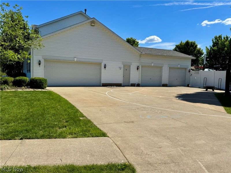 1295 Cheverton Avenue, Louisville, OH 44641 Photo 2