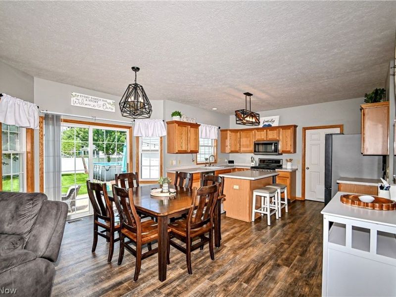 1295 Cheverton Avenue , Louisville, OH 44641 Photo 6