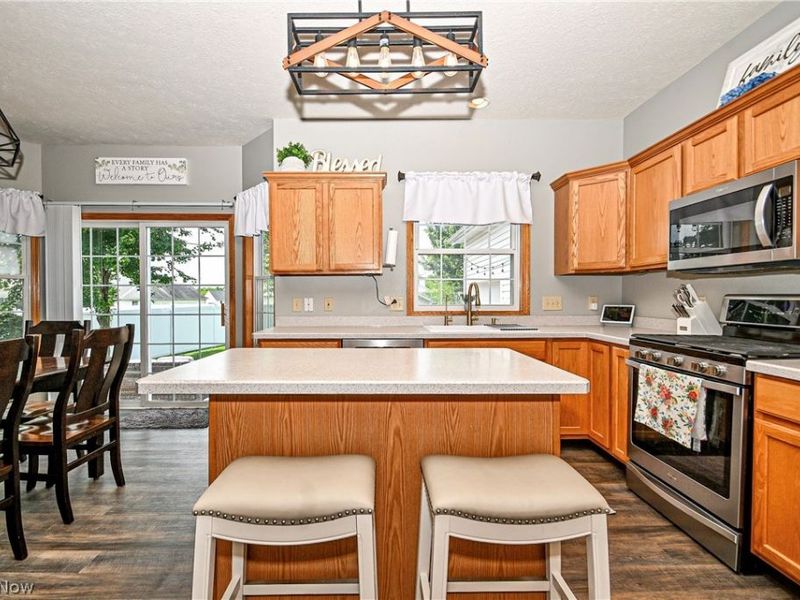 1295 Cheverton Avenue, Louisville, OH 44641 Photo 9