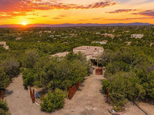 1064 Bishops Lodge Road , Santa Fe, NM 87501