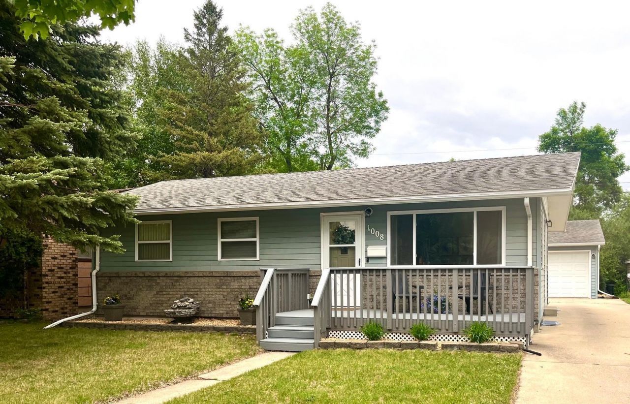1008 14th Street N, Moorhead, MN 56560 Main Photo