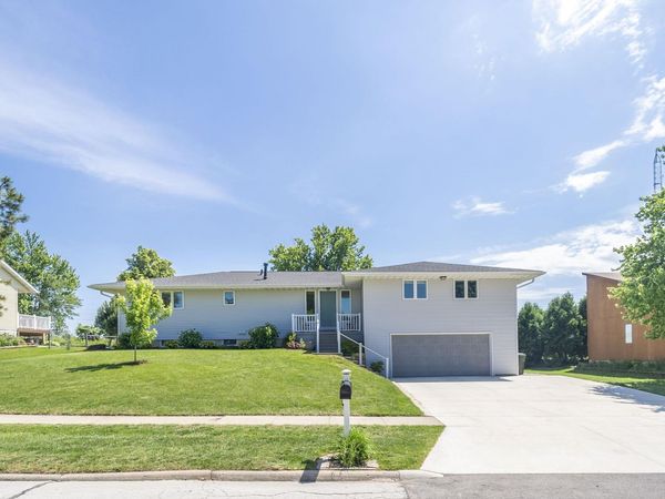 2014 Hilton Drive, Cedar Falls, IA 50613